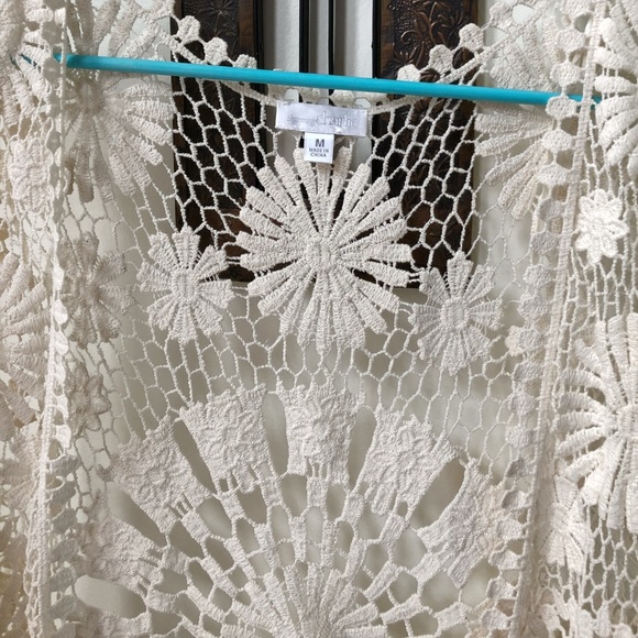 Crochet cropped vest - Picture 3 of 3